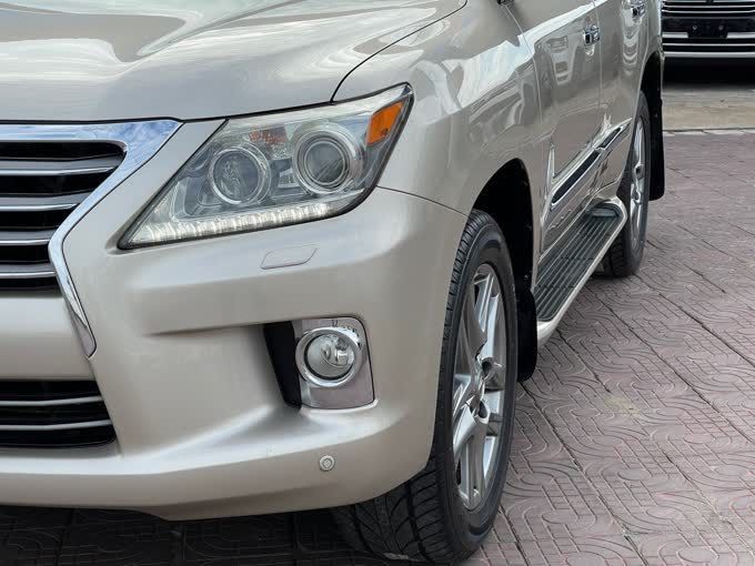 Lexus LX 570 2013