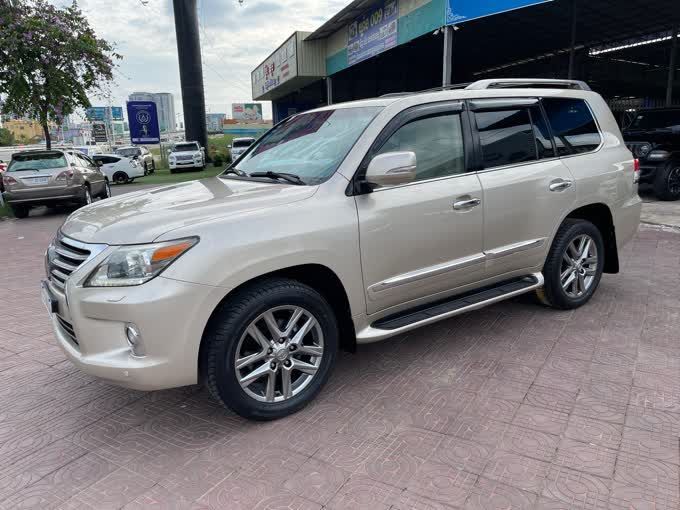 Lexus LX 570 2013