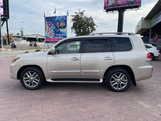 Lexus LX 570 2013