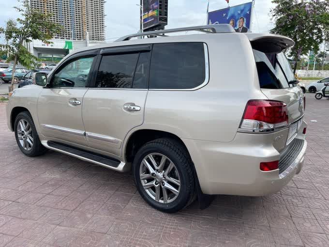 Lexus LX 570 2013