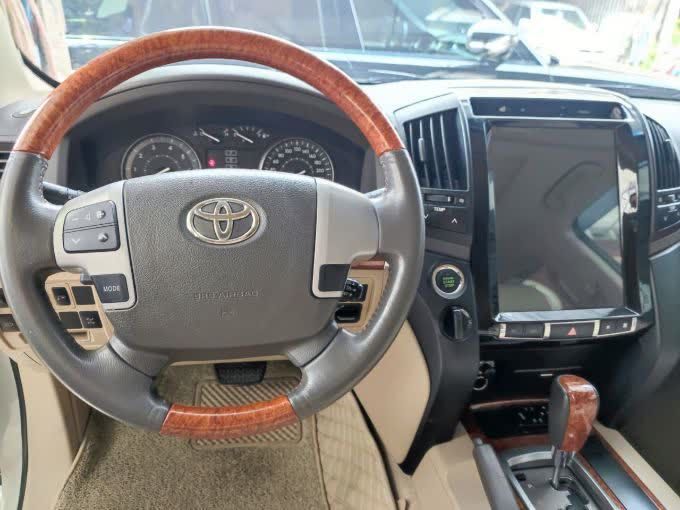 Toyota LandCruiser 2013