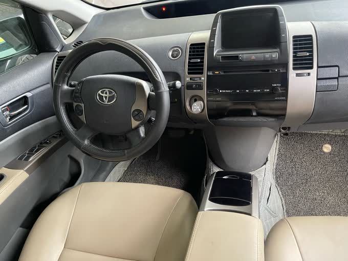 តូយ៉ូតា Prius 2004