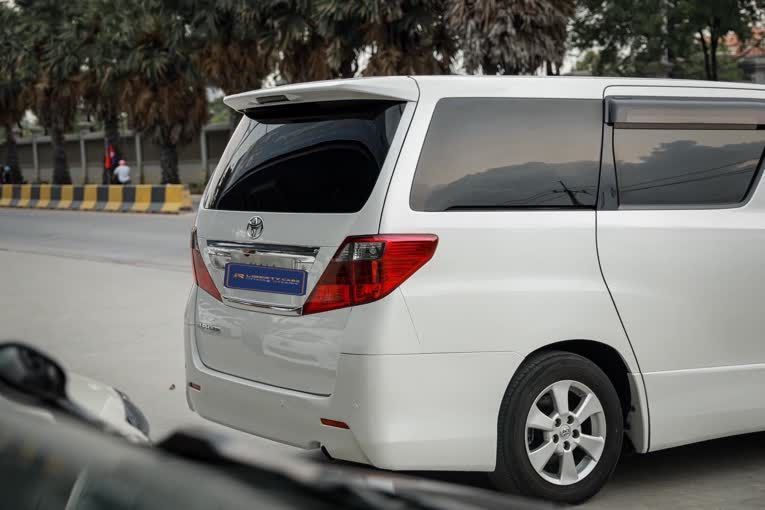 Toyota Alphard 2011