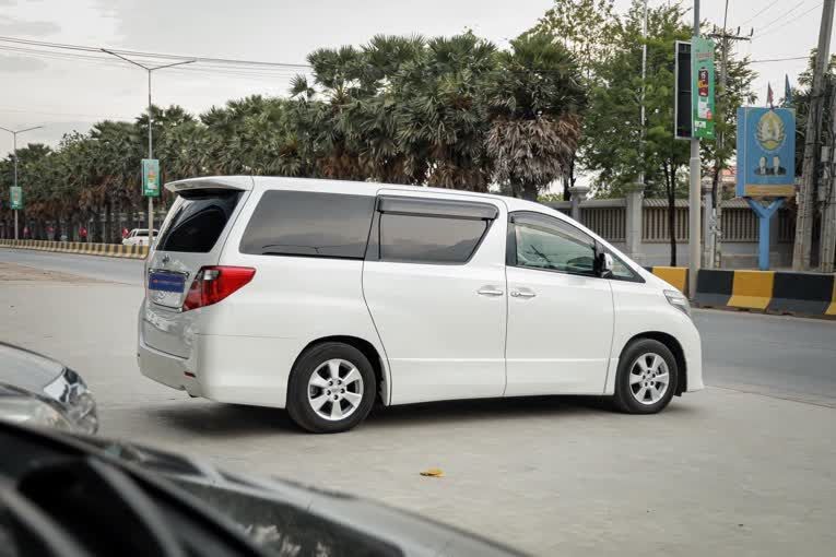 Toyota Alphard 2011