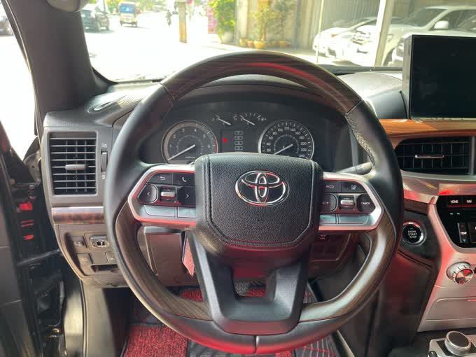 Toyota LandCruiser 2011