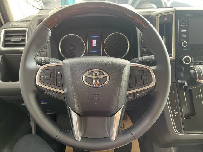 Toyota Granvia 2023