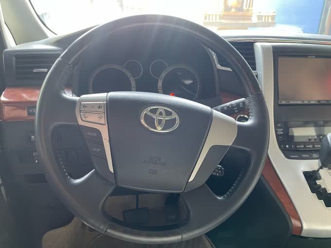 Toyota Alphard 2011