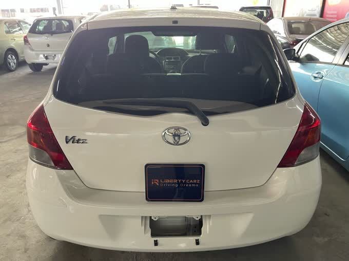 តូយ៉ូតា Vitz 2010