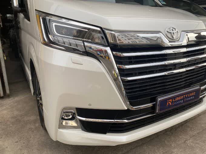 Toyota Granvia 2020