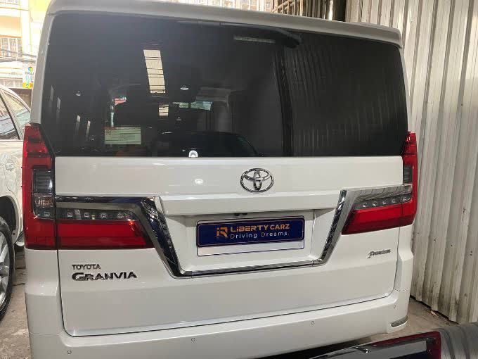 Toyota Granvia 2020