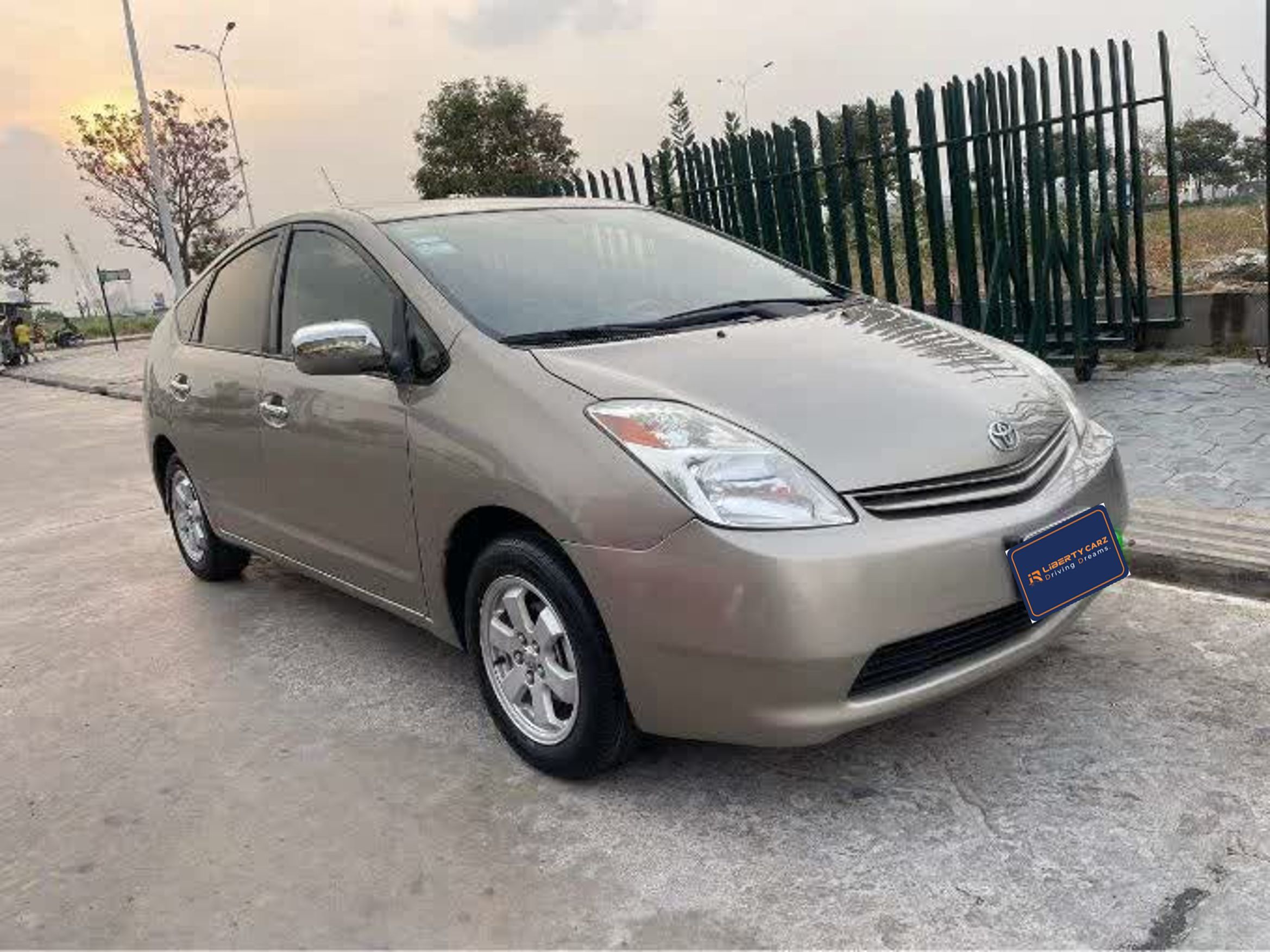 តូយ៉ូតា Prius 2008