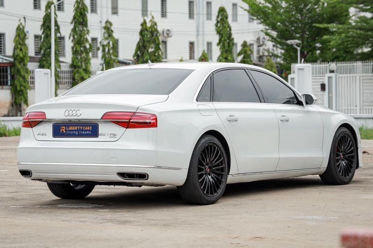 Audi A8L 2015