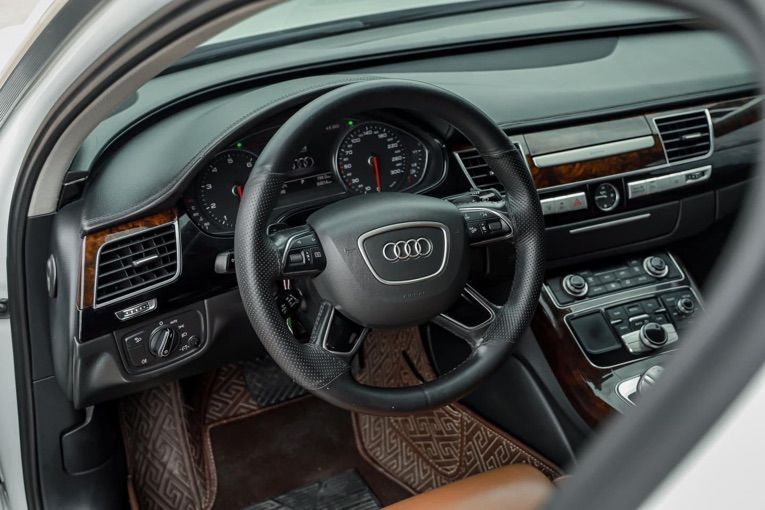 Audi A8L 2015