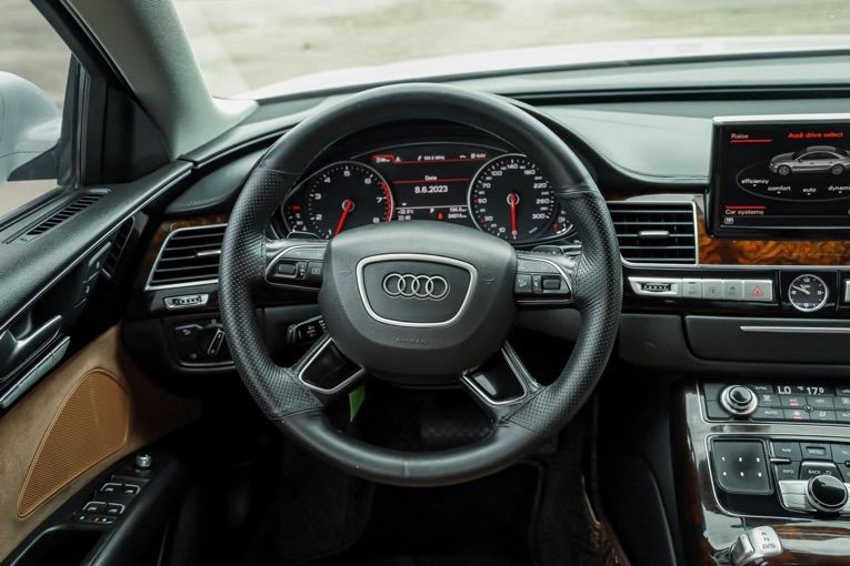 Audi A8L 2015