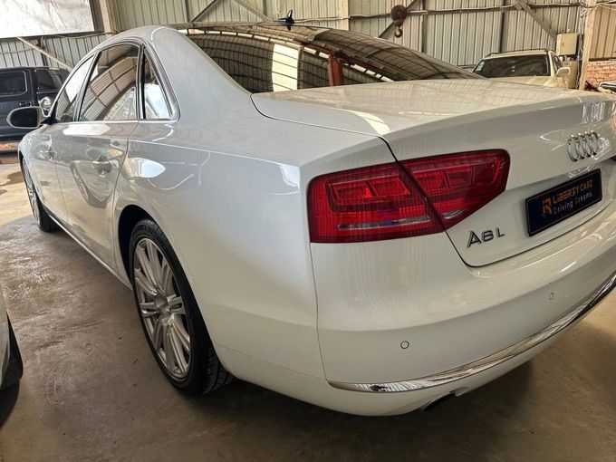 Audi A8L 2013