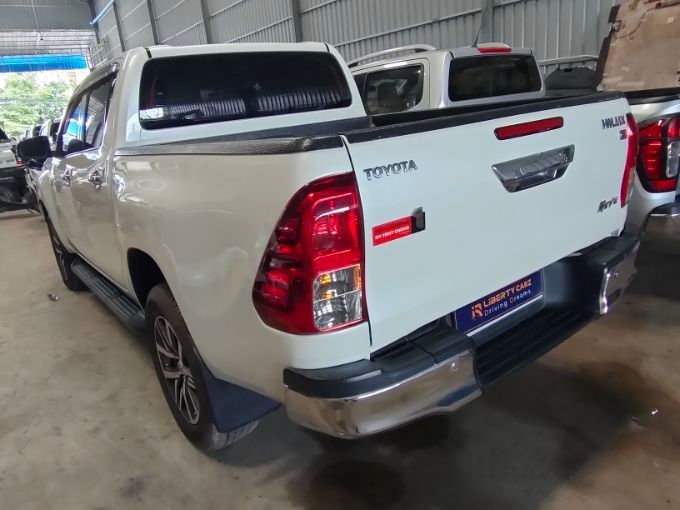 តូយ៉ូតា Hilux Revo 2016