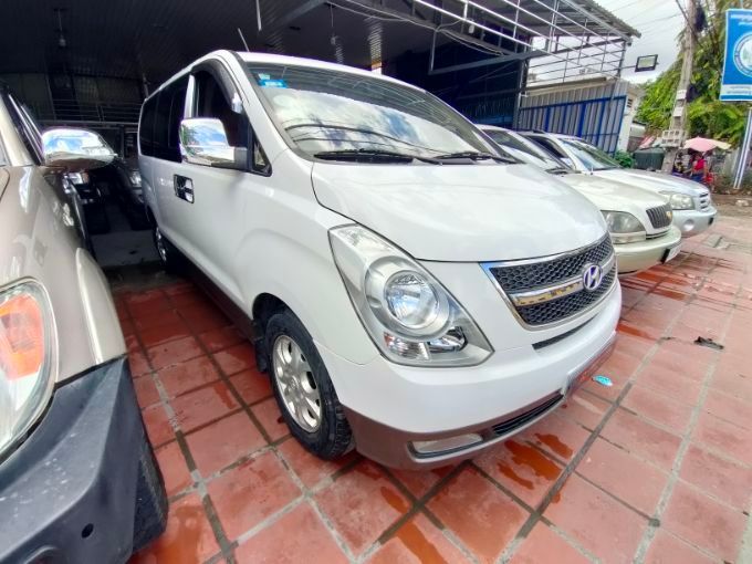 Hyundai H1 2012