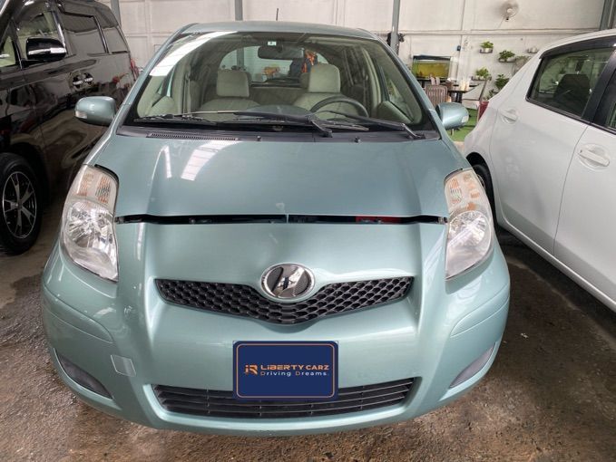 តូយ៉ូតា Vitz 2008