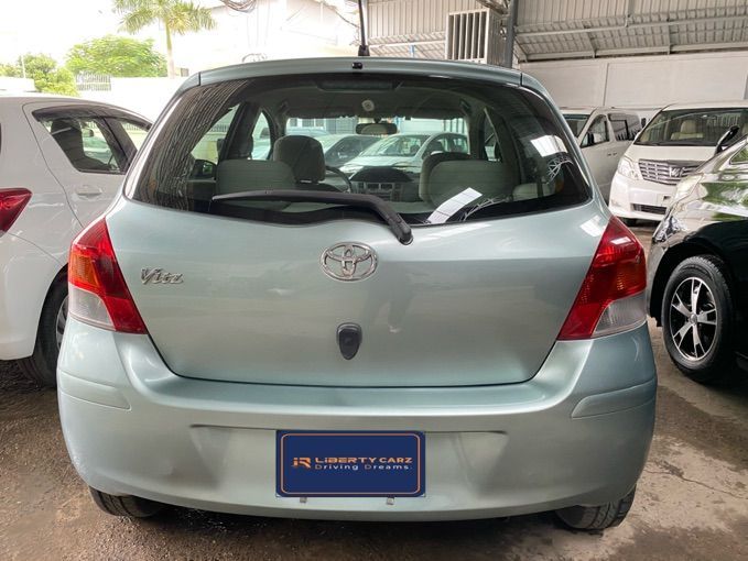 តូយ៉ូតា Vitz 2008