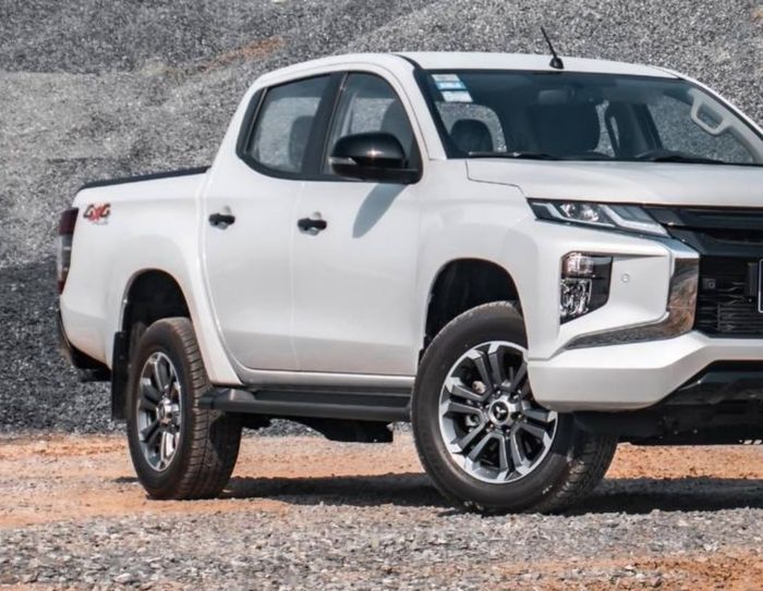 Mitsubishi Triton 2023