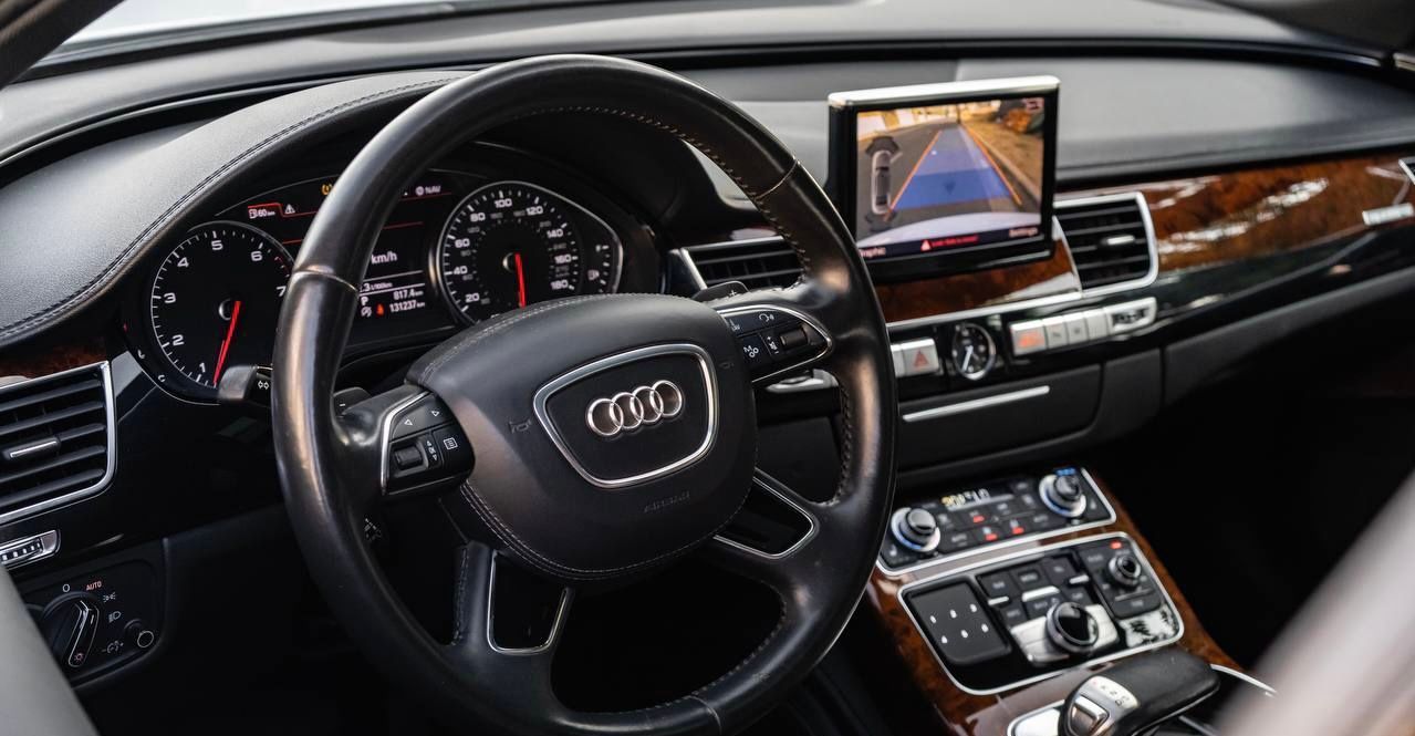 Audi A8L 2013