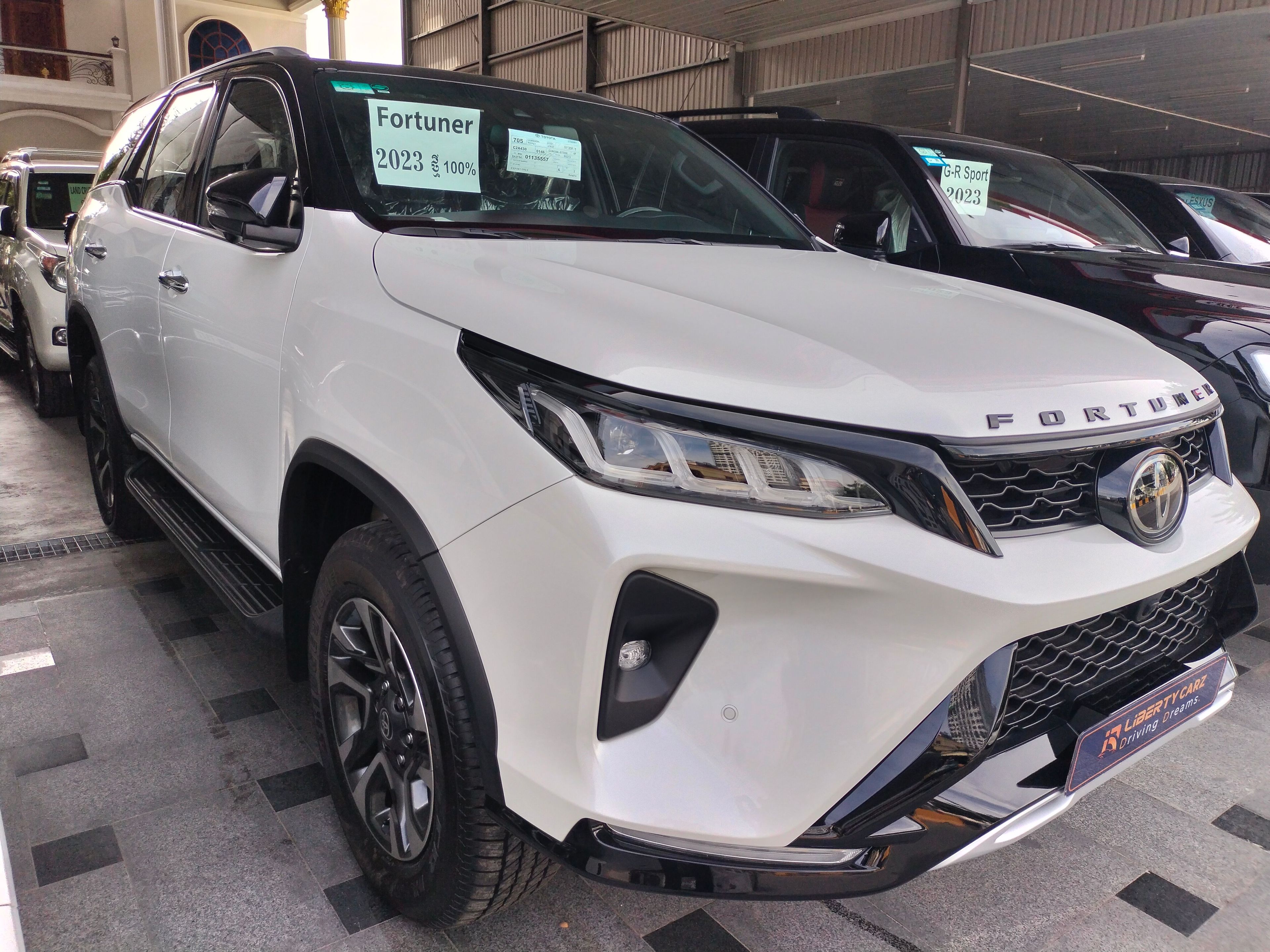 តូយ៉ូតា Fortuner 2023