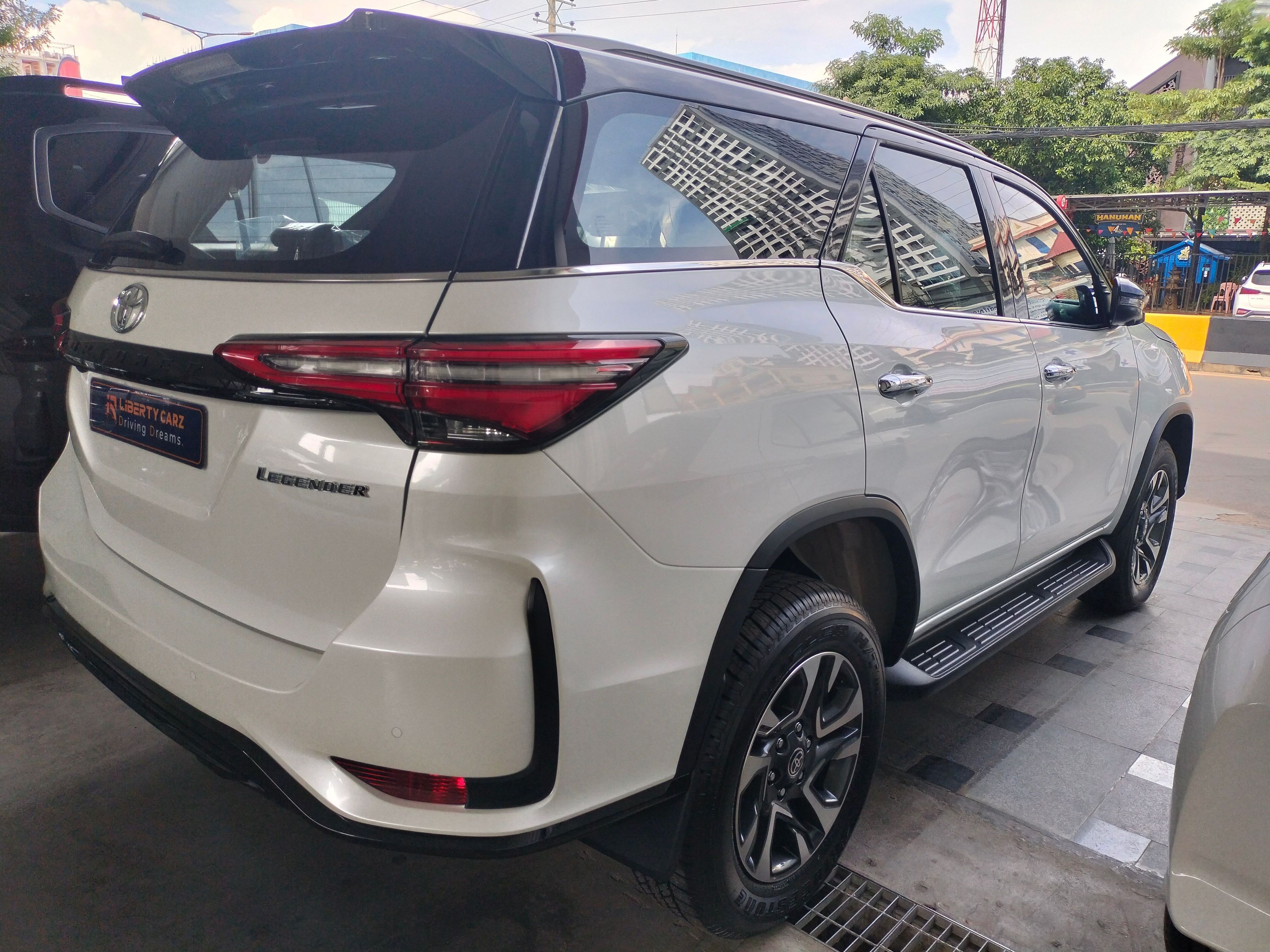 តូយ៉ូតា Fortuner 2023