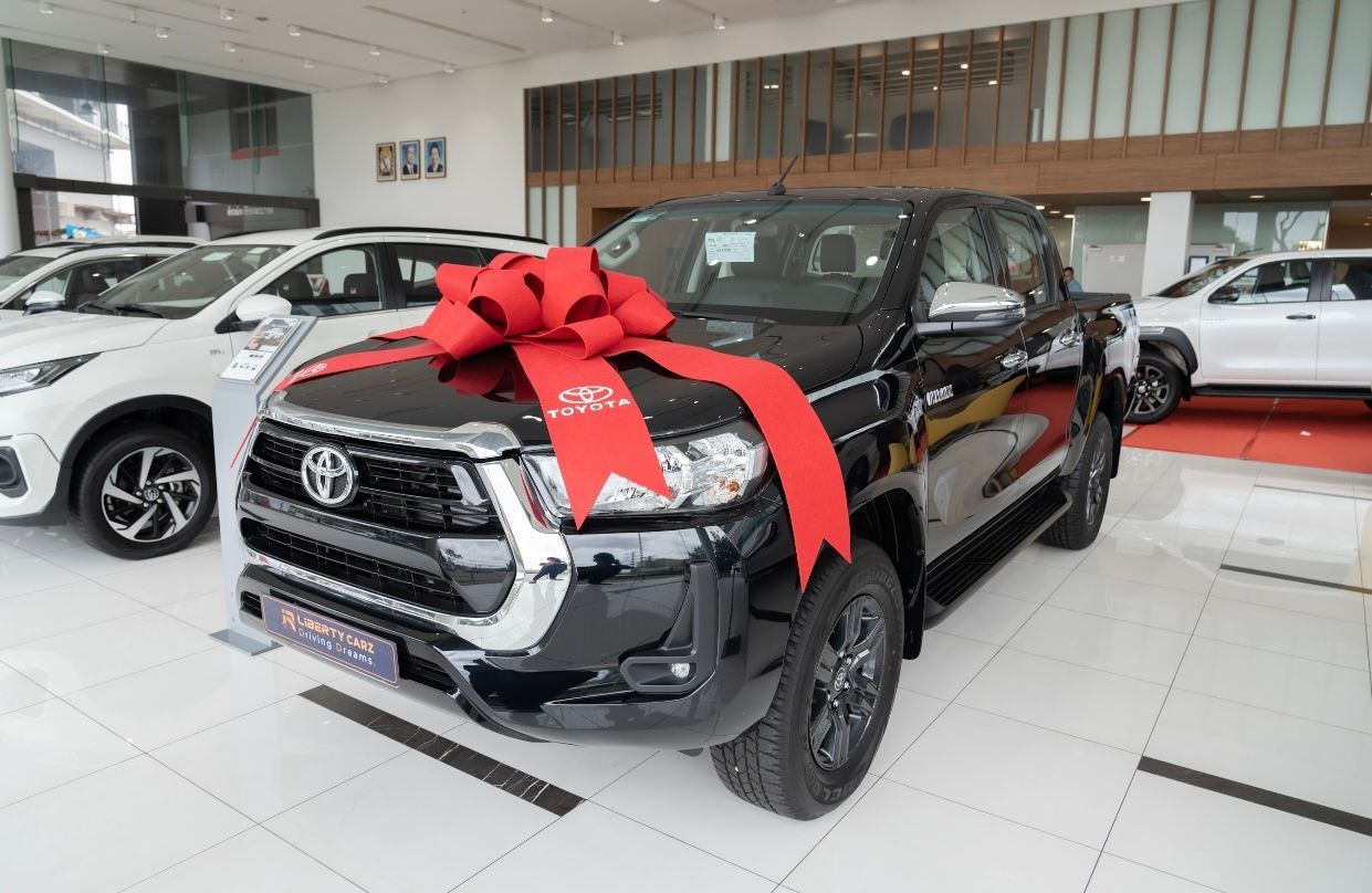 តូយ៉ូតា Hilux Revo 2023