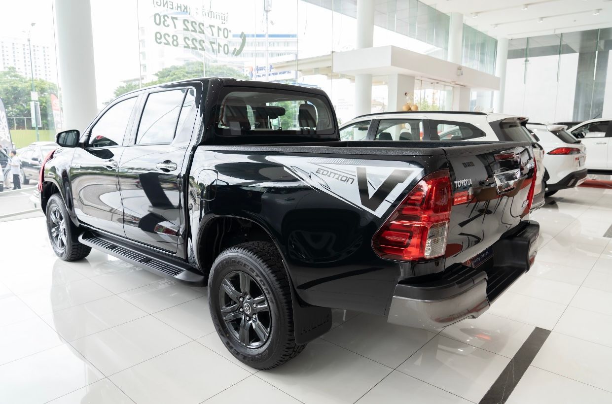 តូយ៉ូតា Hilux Revo 2023