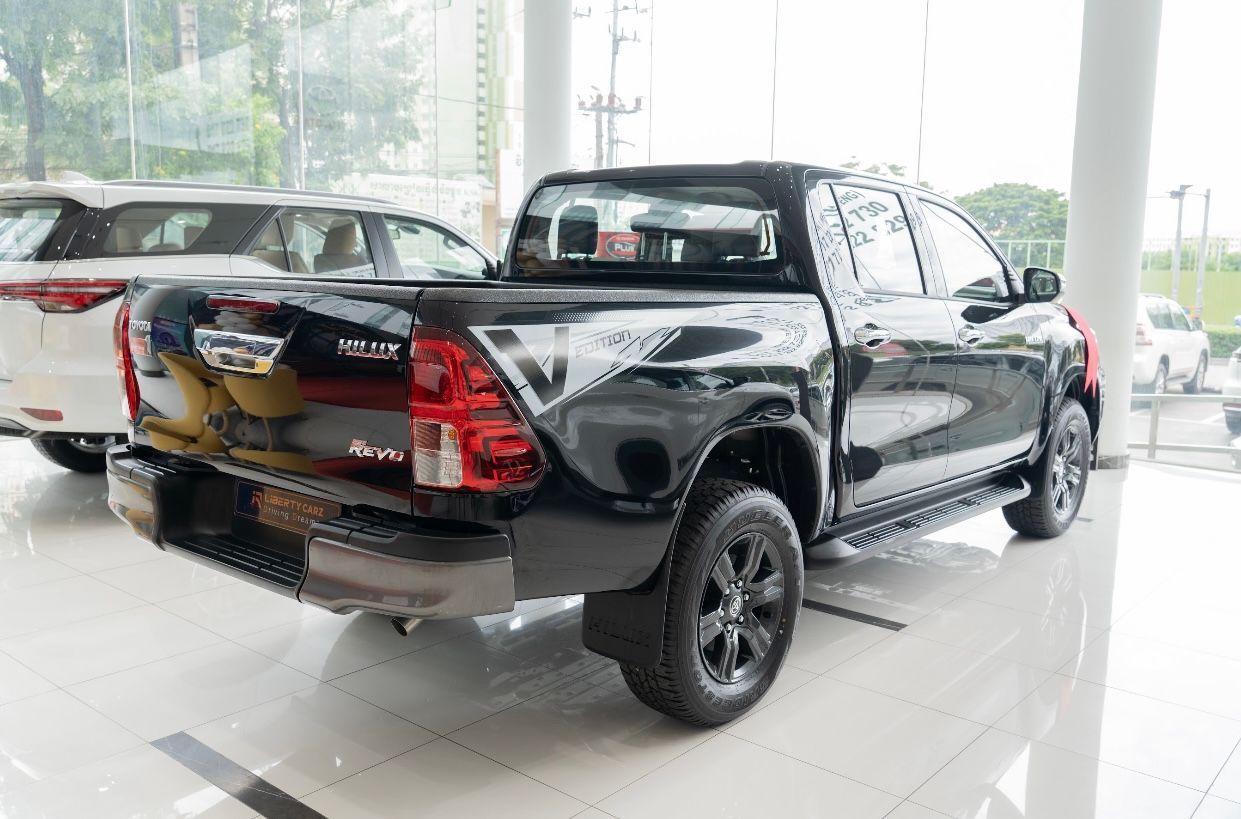 丰田 Hilux Revo 2023