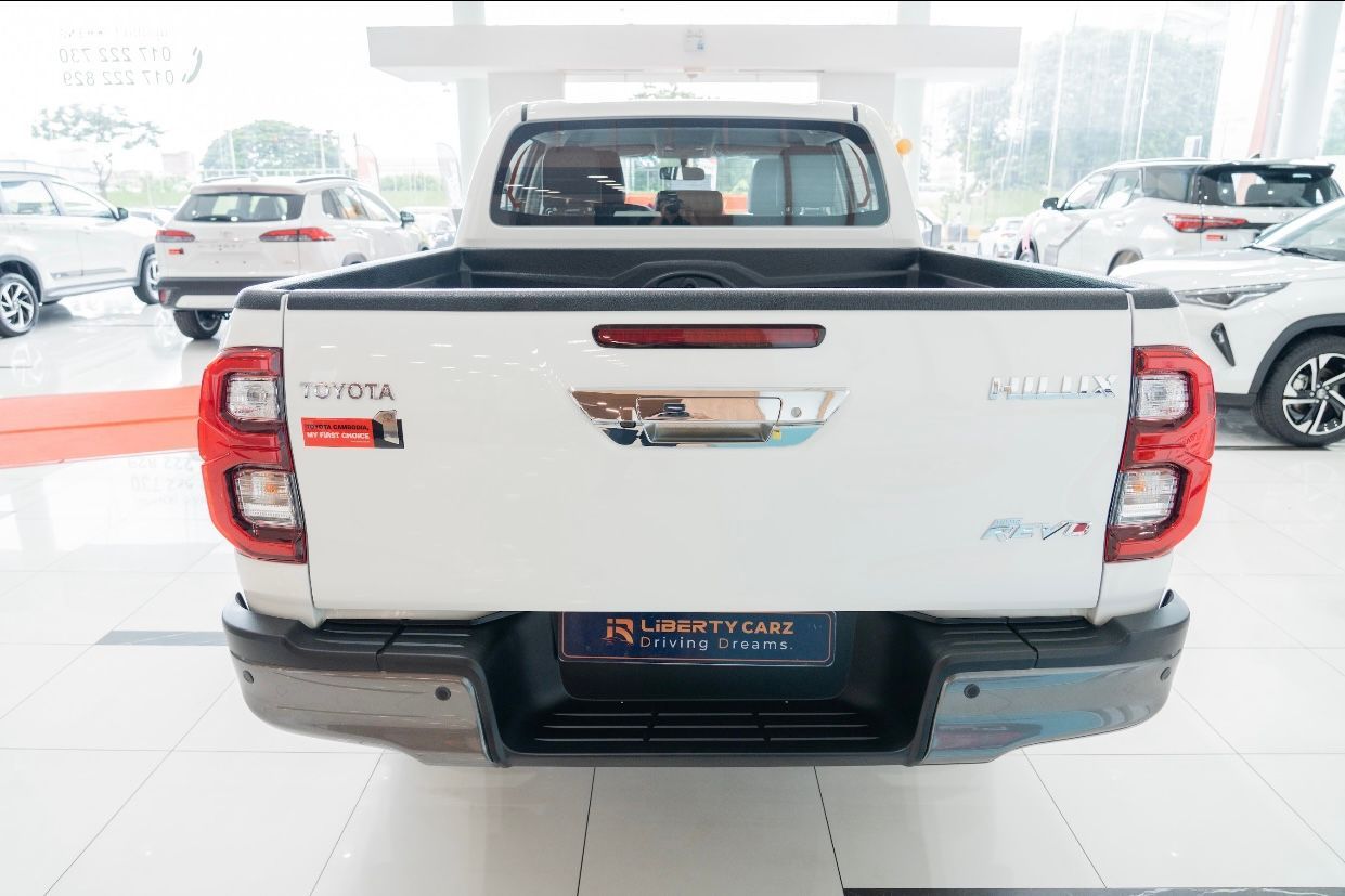 តូយ៉ូតា Hilux Revo 2023