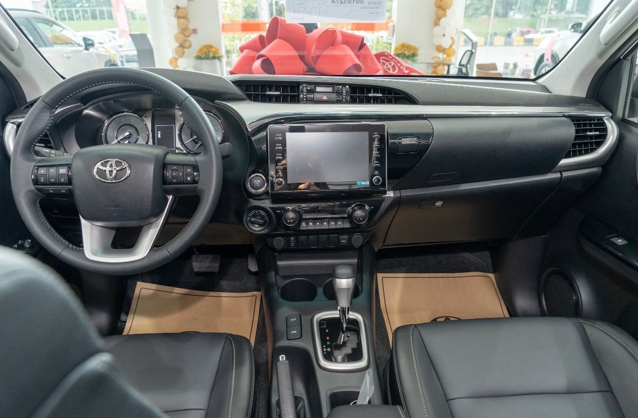 តូយ៉ូតា Hilux Revo 2023