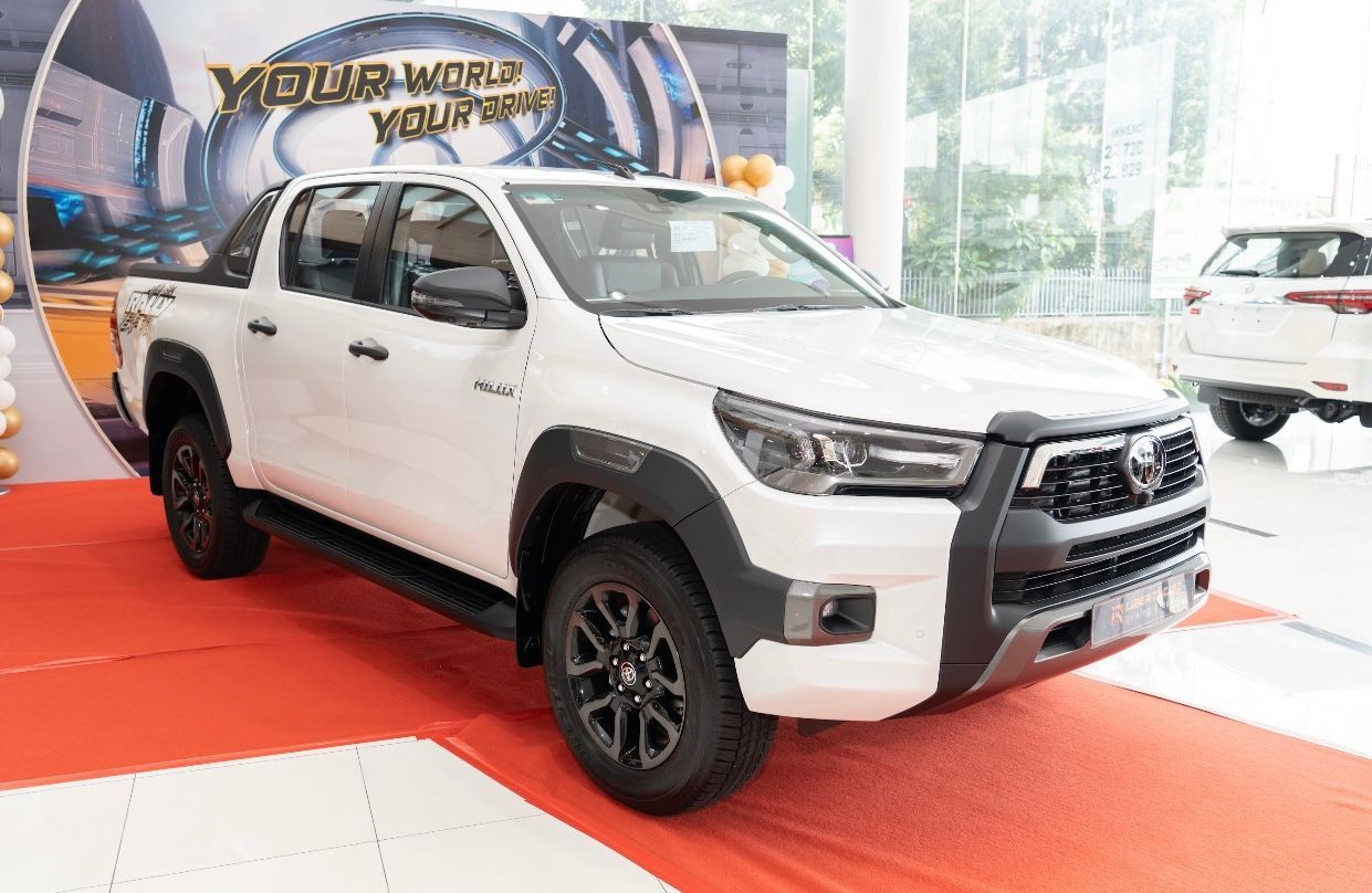 តូយ៉ូតា Hilux Revo 2024