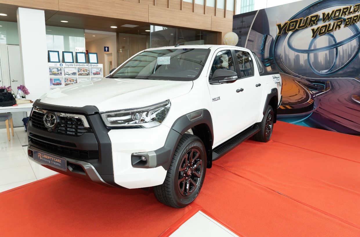 丰田 Hilux Revo 2024