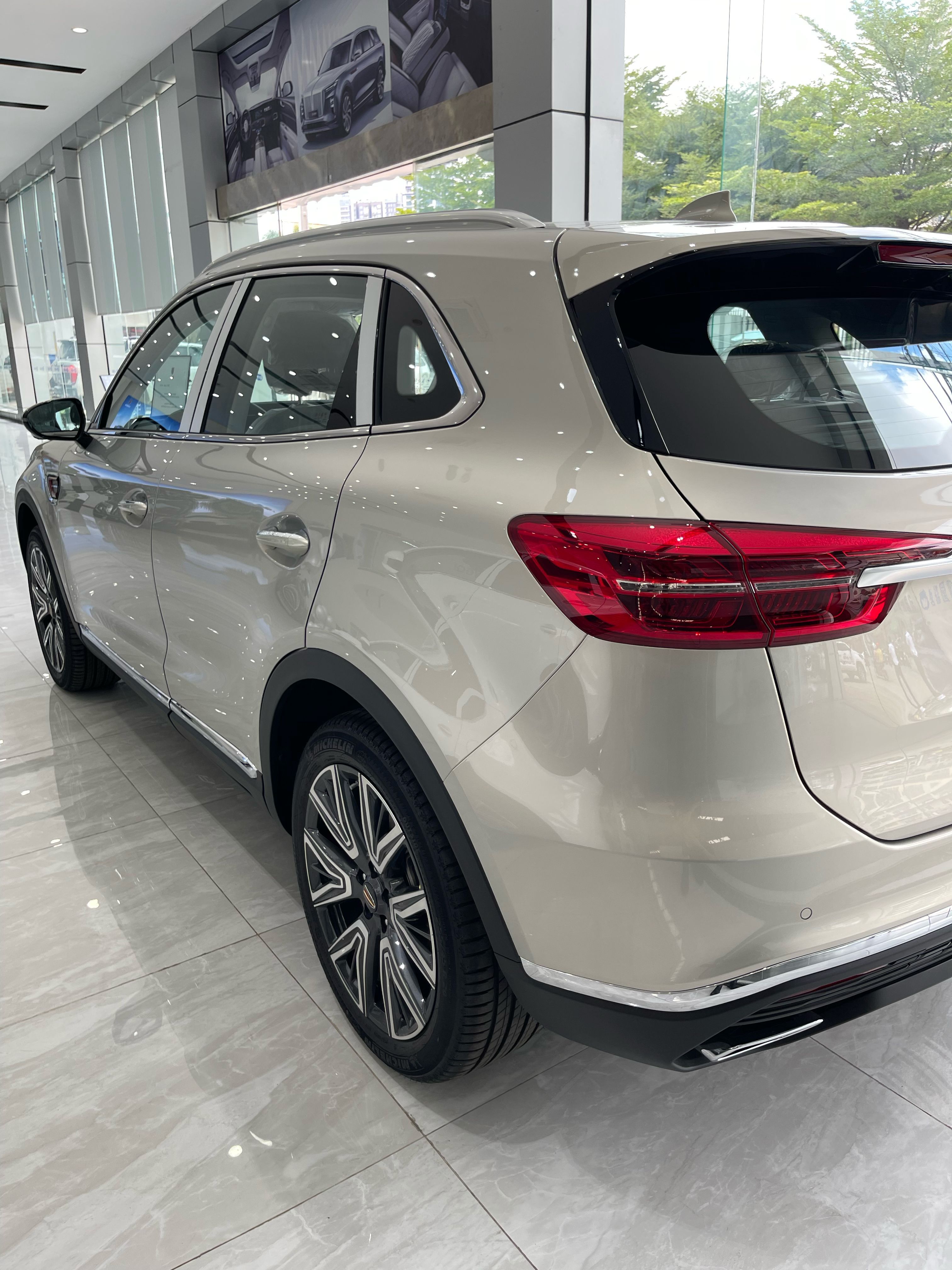 Hongqi Hs5 2023