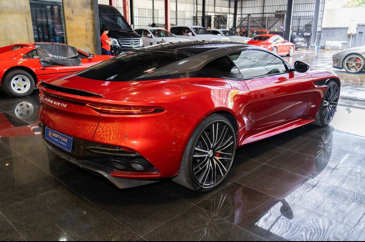 ASTON MARTIN DBS 2021