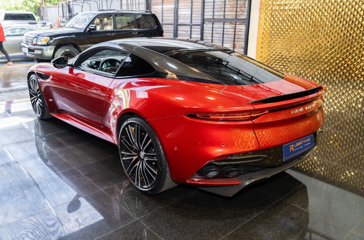 ASTON MARTIN DBS 2021