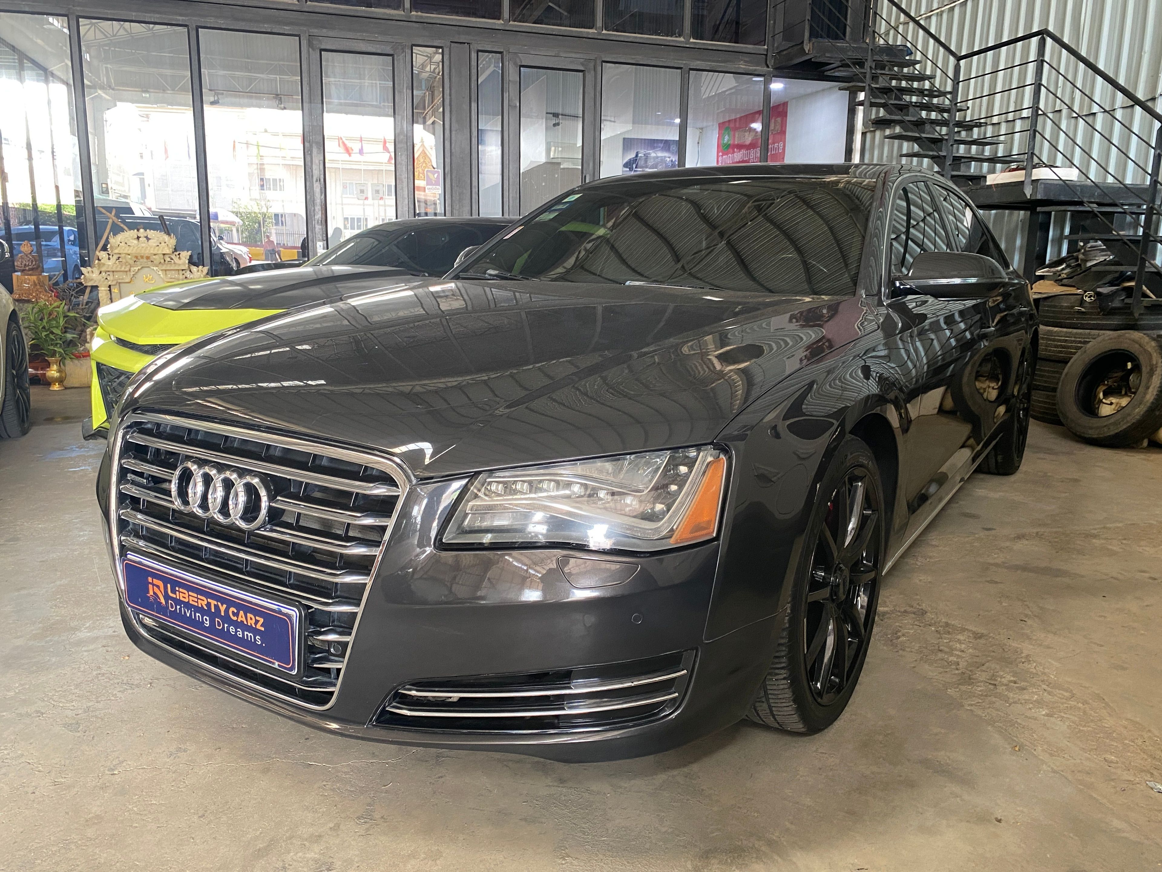 Audi A8L 2013