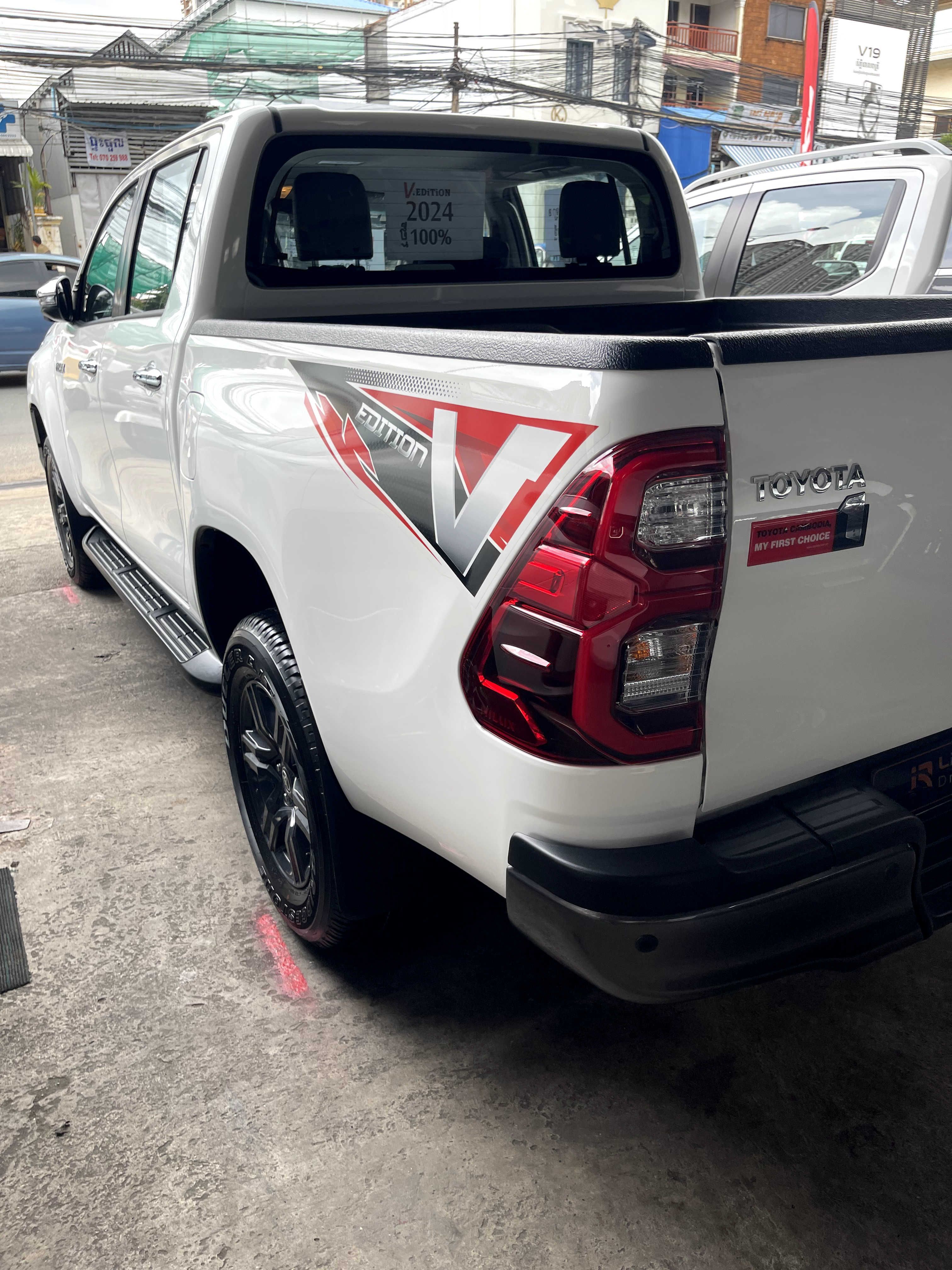 丰田 Hilux Revo 2024