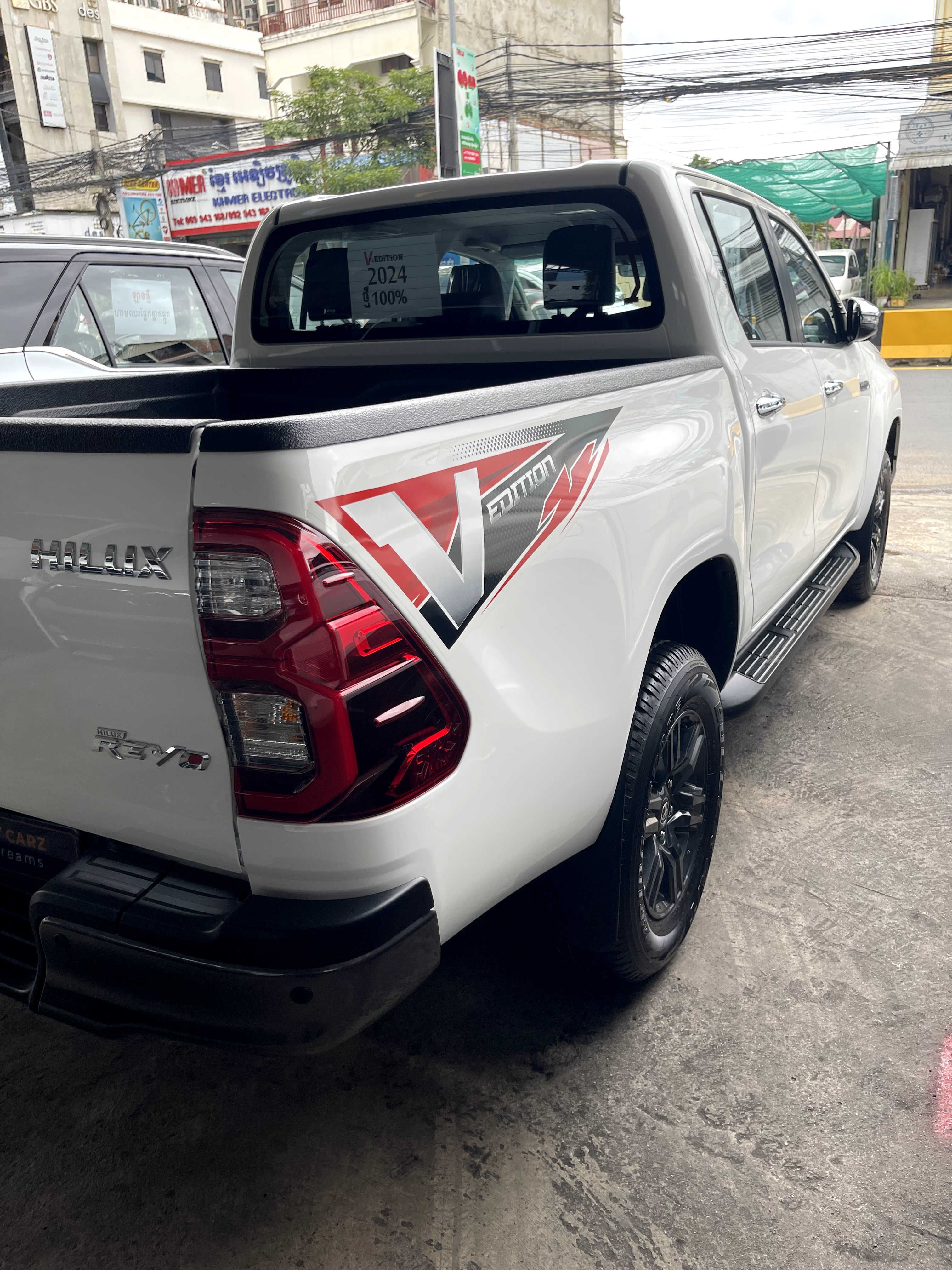 丰田 Hilux Revo 2024