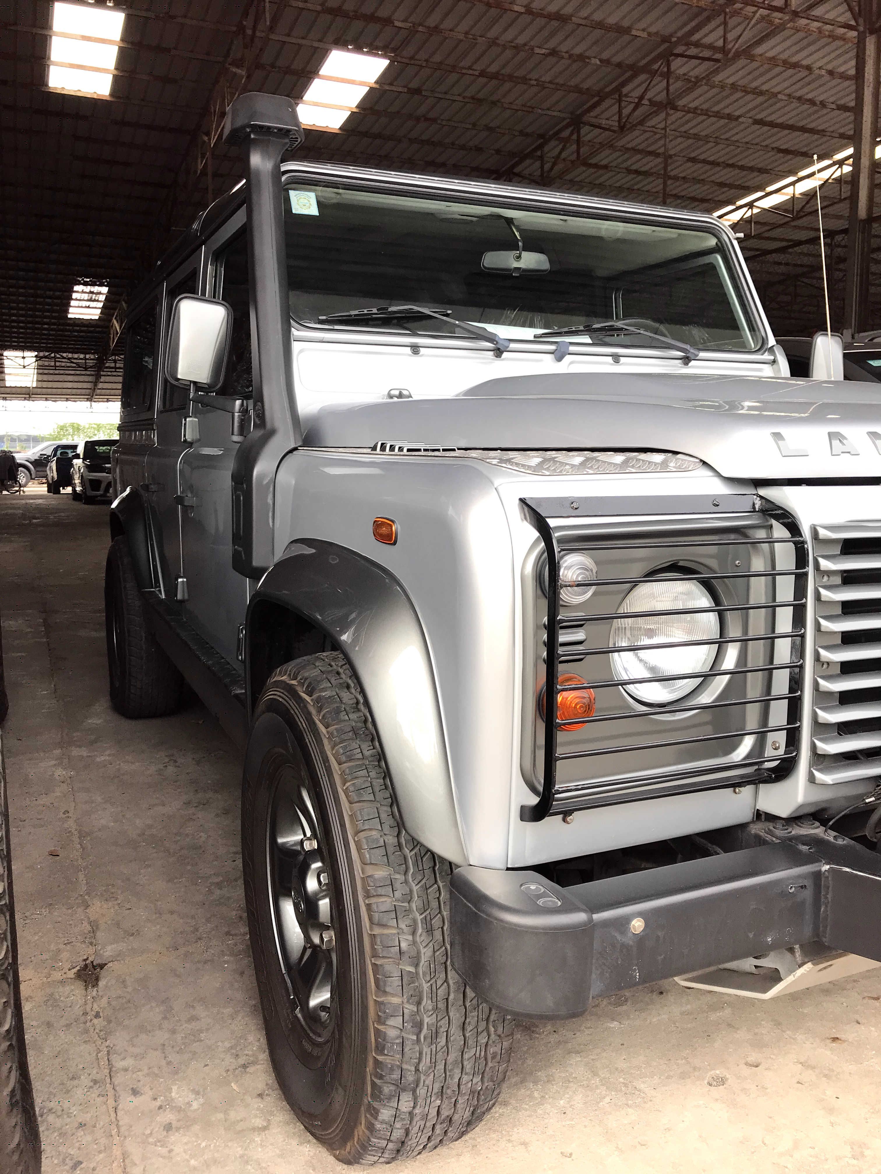 Land Rover Defender 2009