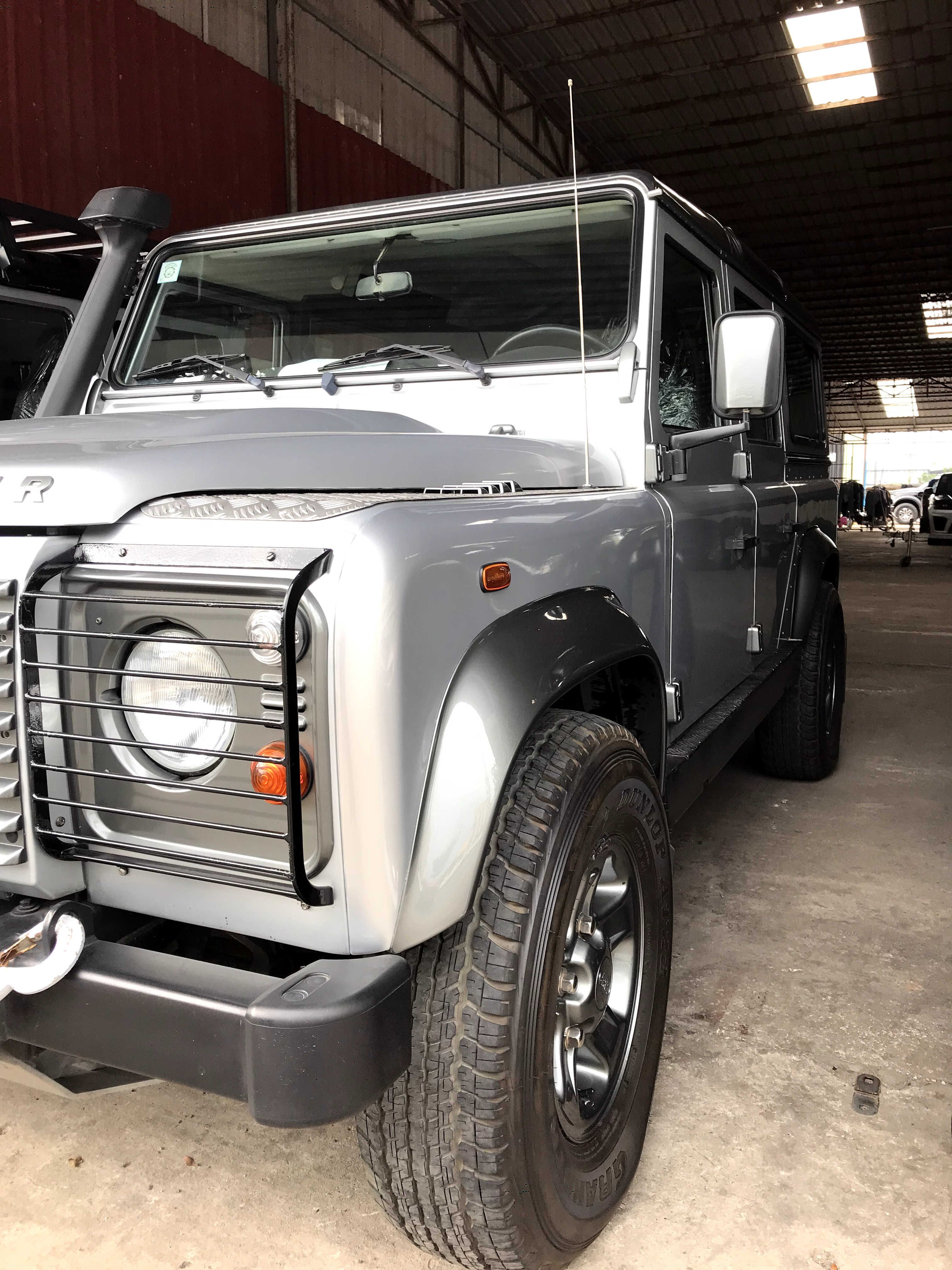 Land Rover Defender 2009