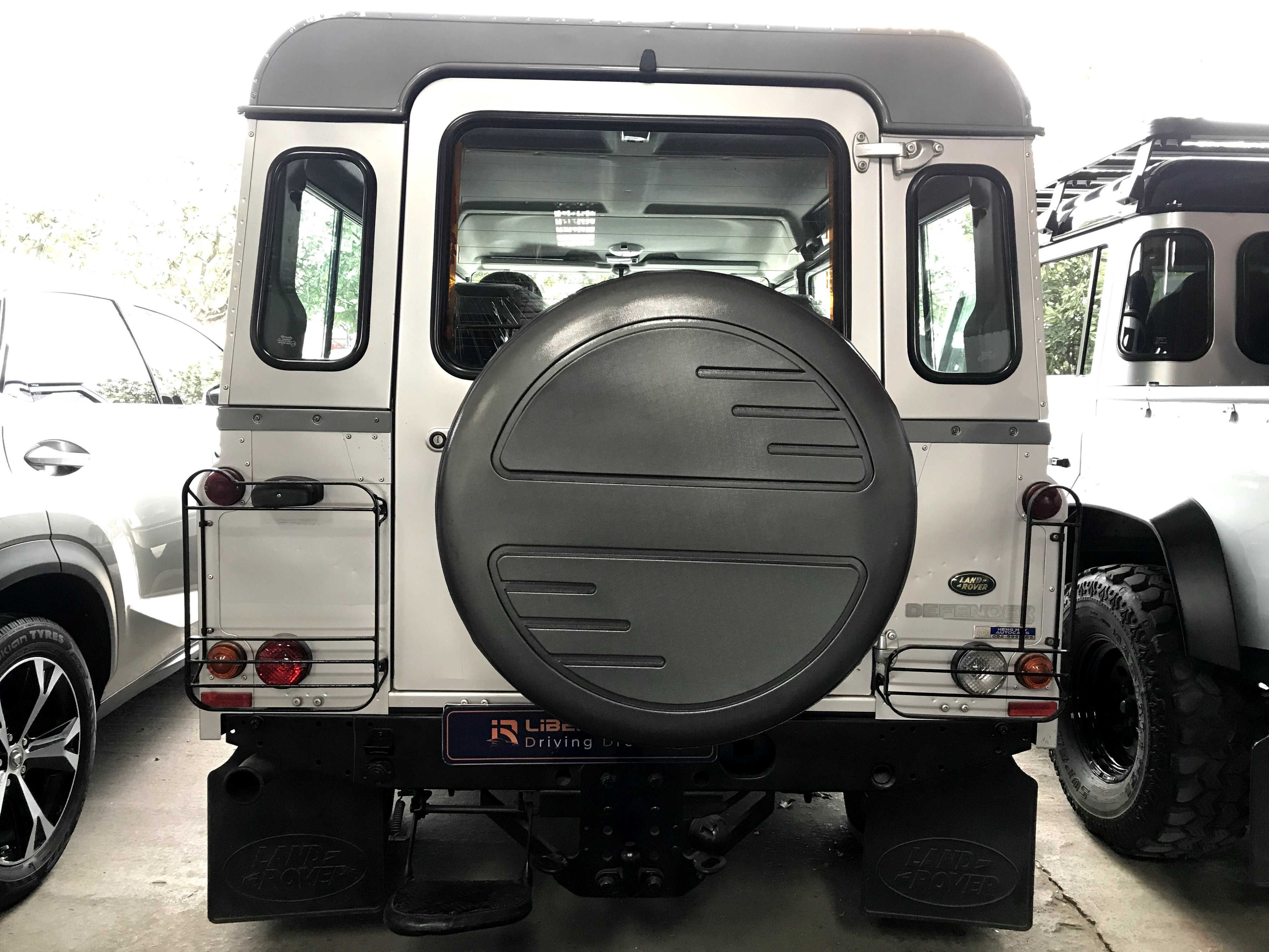 Land Rover Defender 2009