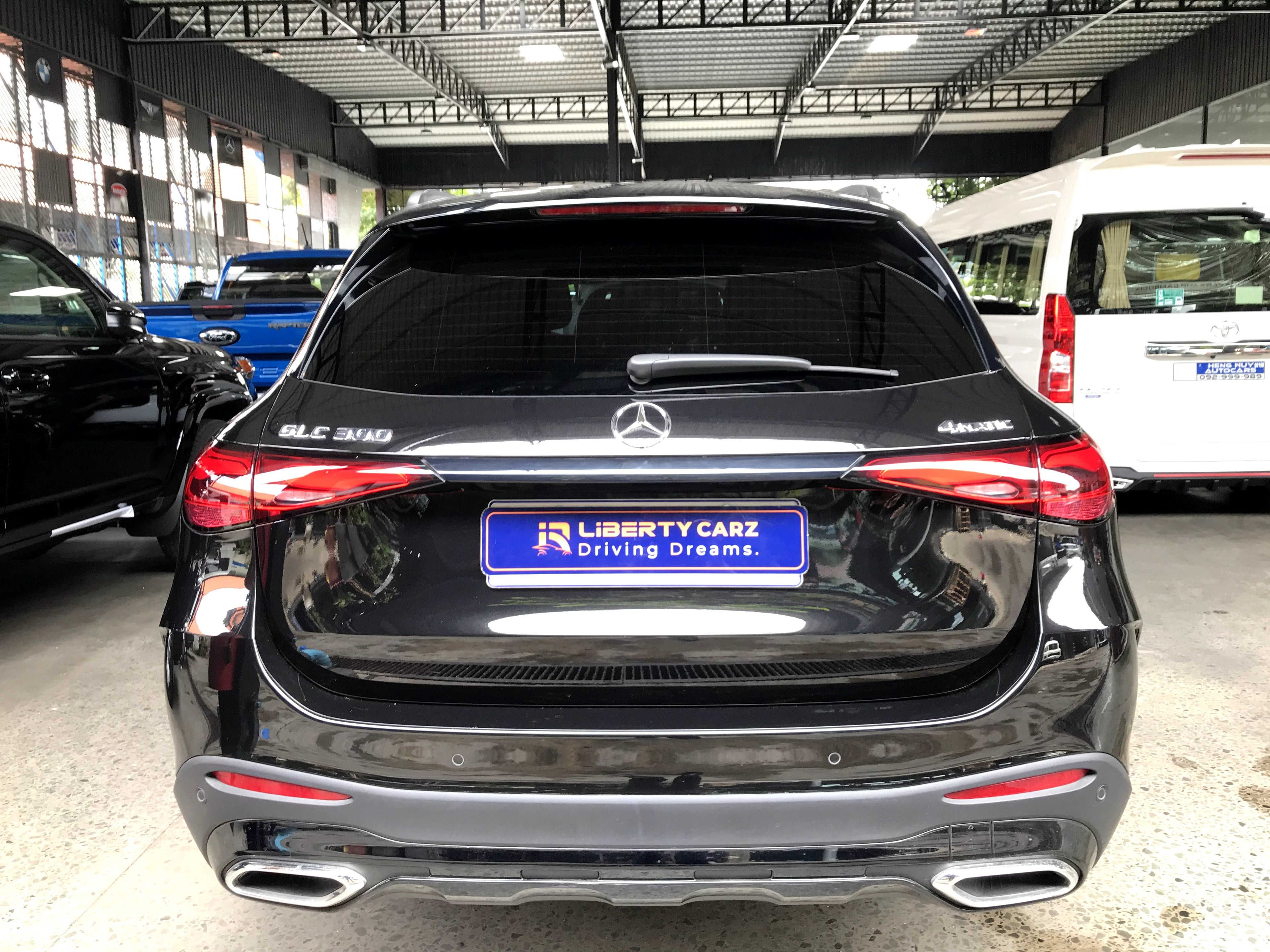 Mercedes-Benz GLE-300 2023