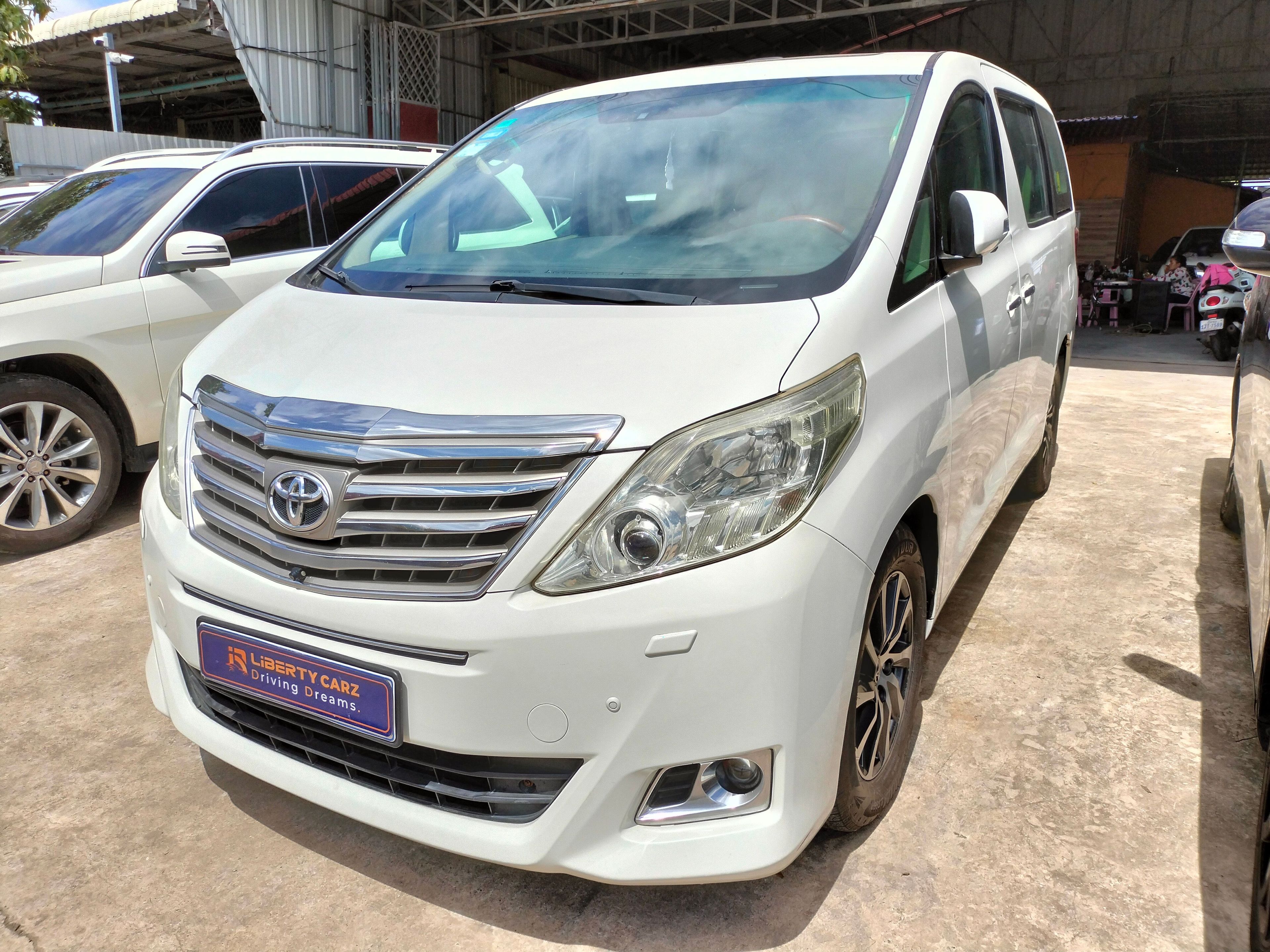 Toyota Alphard 2011