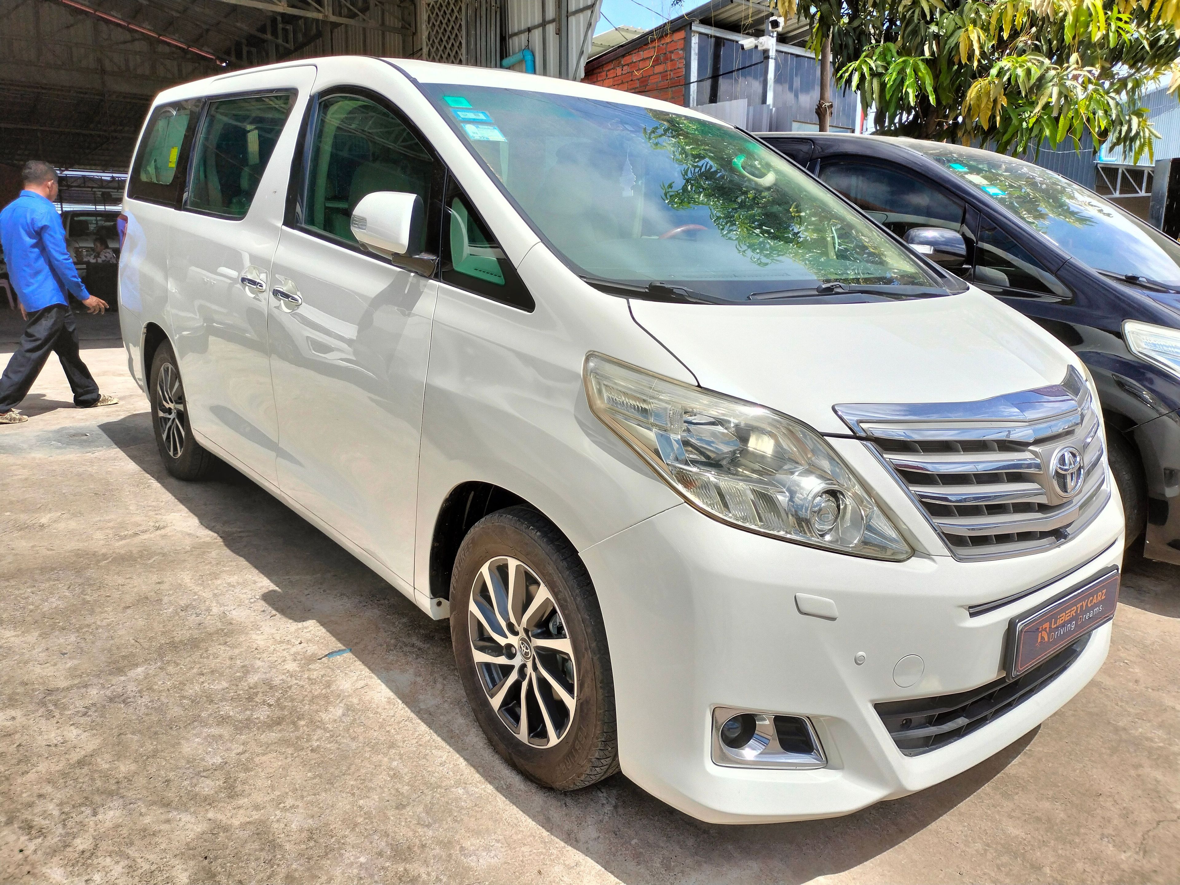 Toyota Alphard 2011