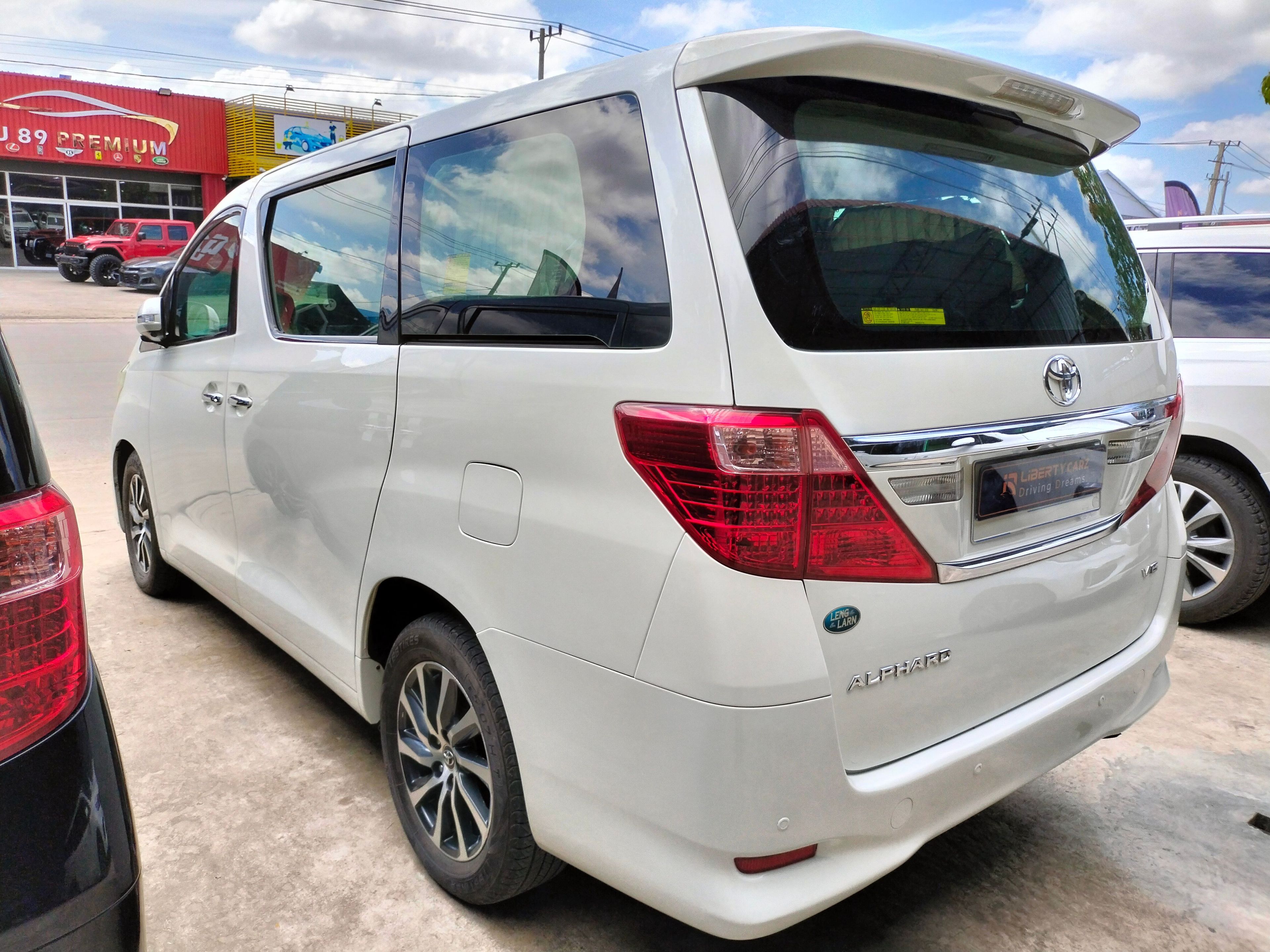 Toyota Alphard 2011