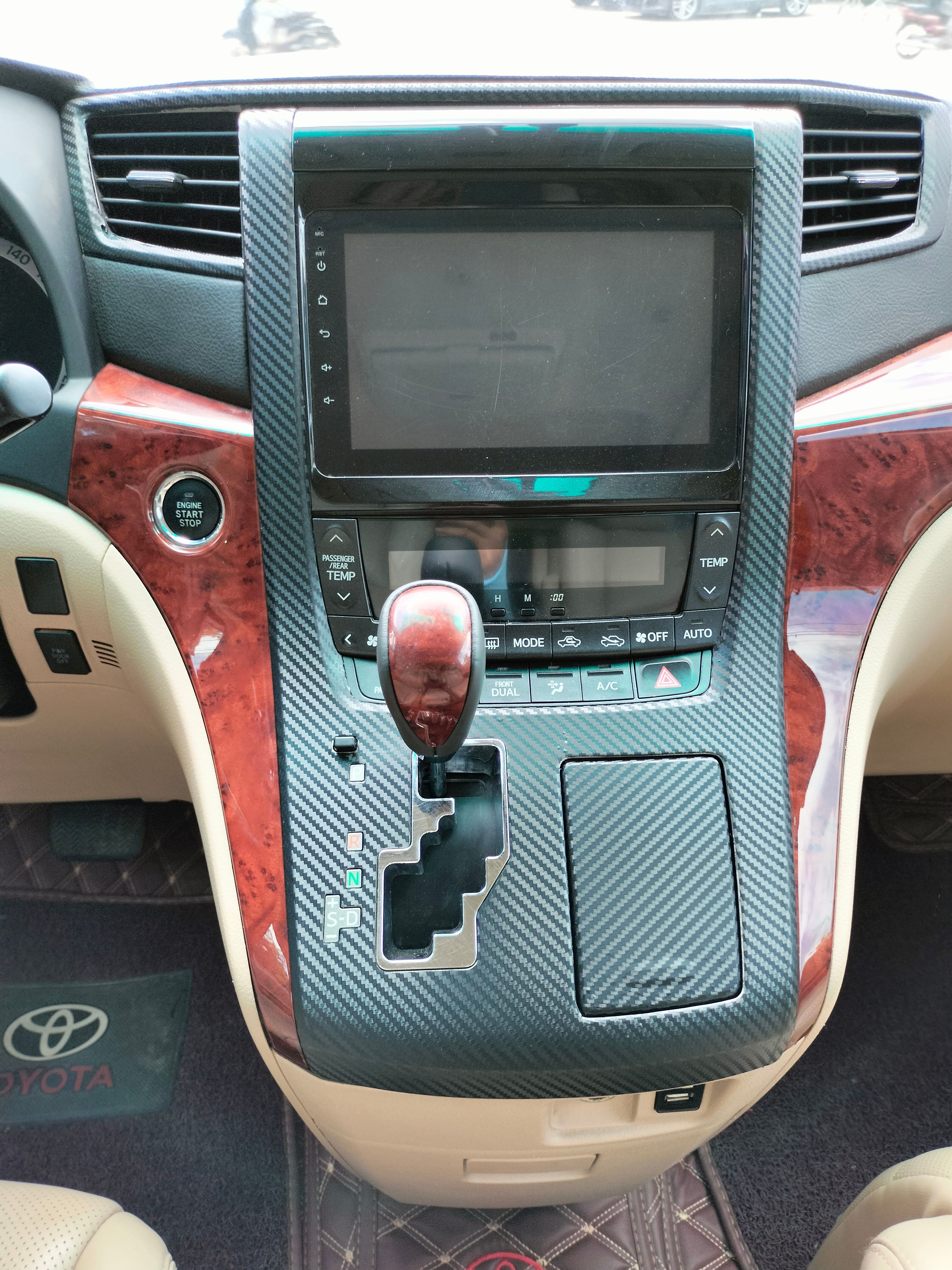 Toyota Alphard 2011