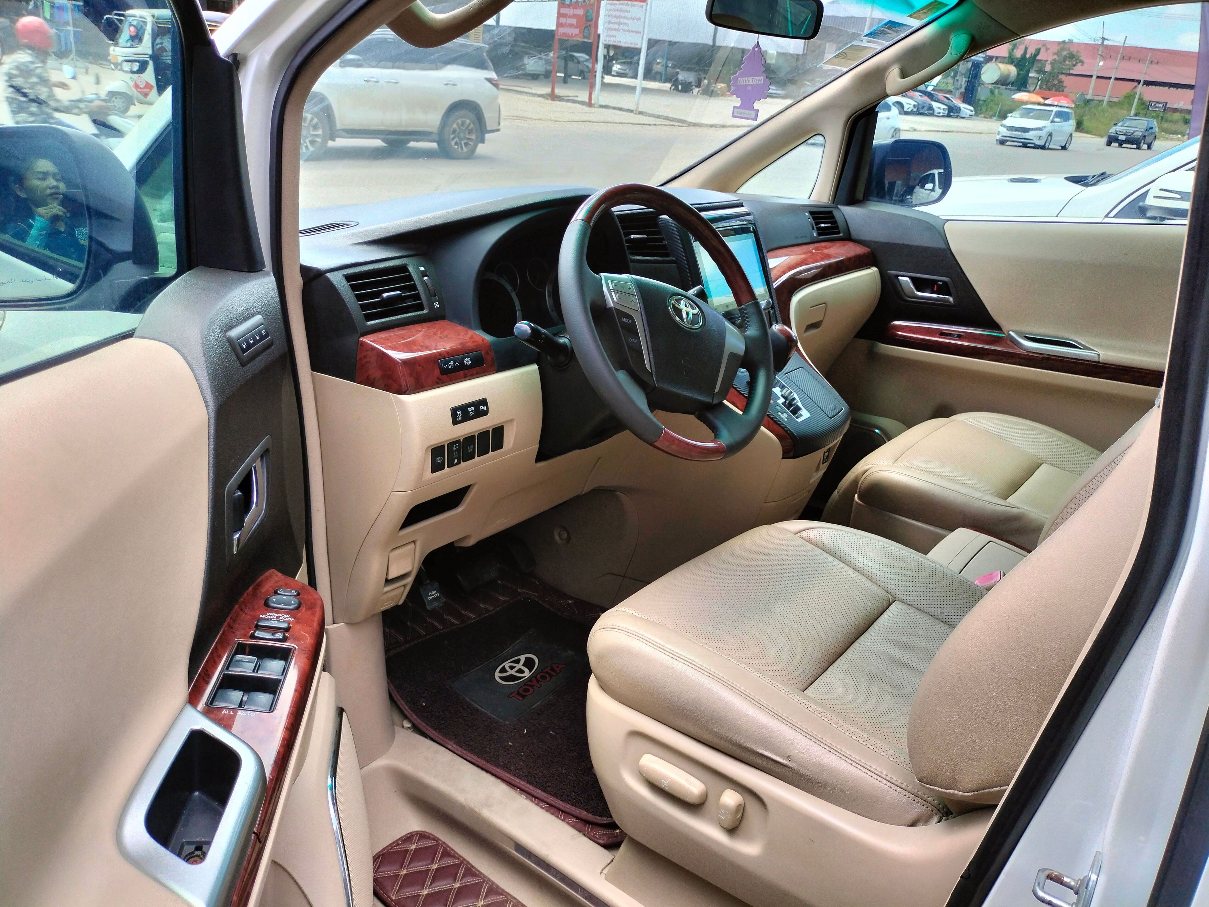 Toyota Alphard 2011