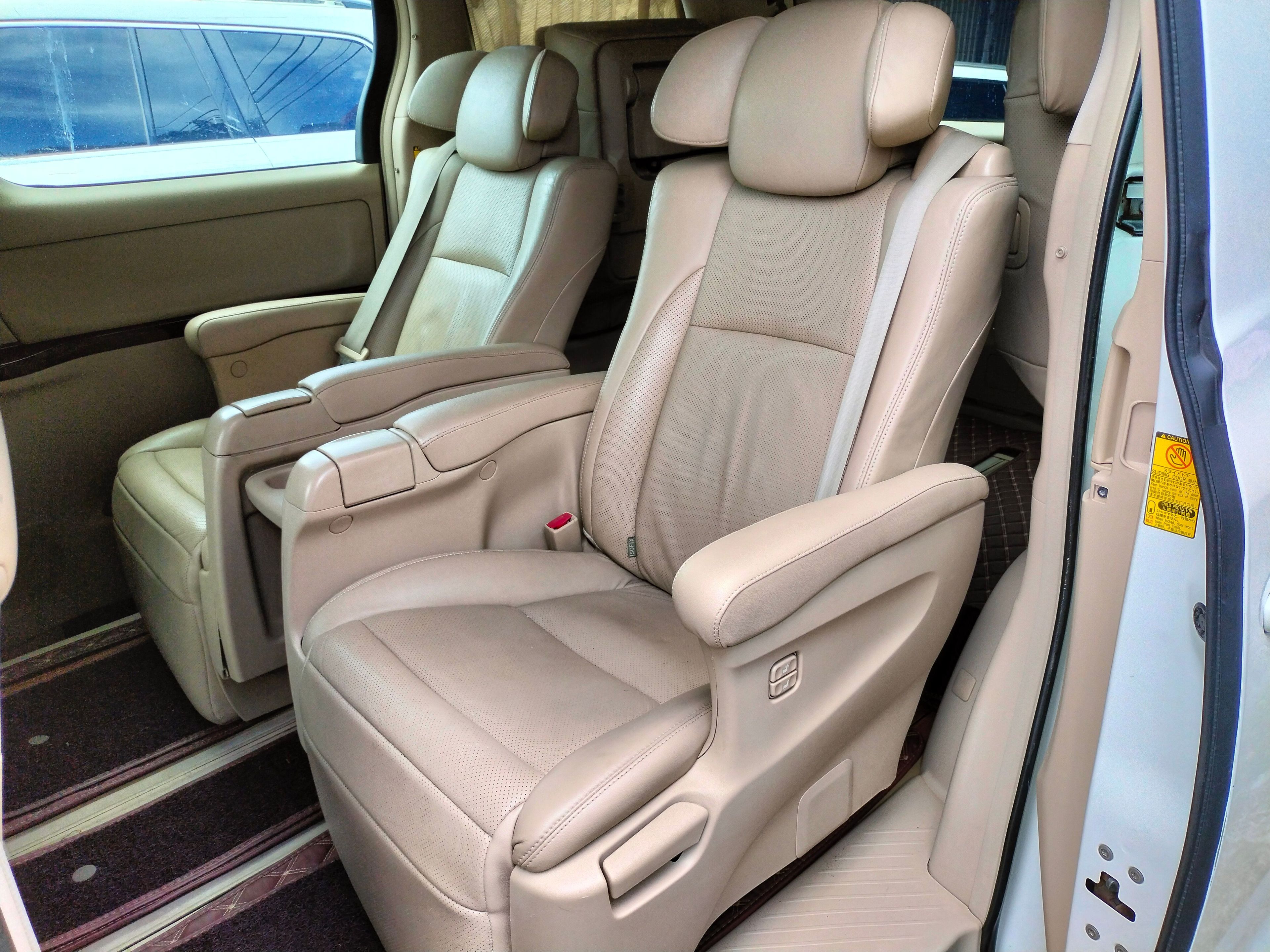 Toyota Alphard 2011